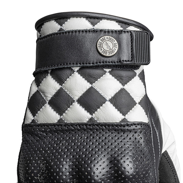 JD-Tracker-Handschuh-Detail